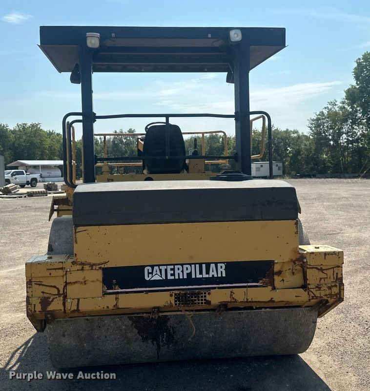 image for item EE4012 1995 Caterpillar CB-634 double drum vibratory roller