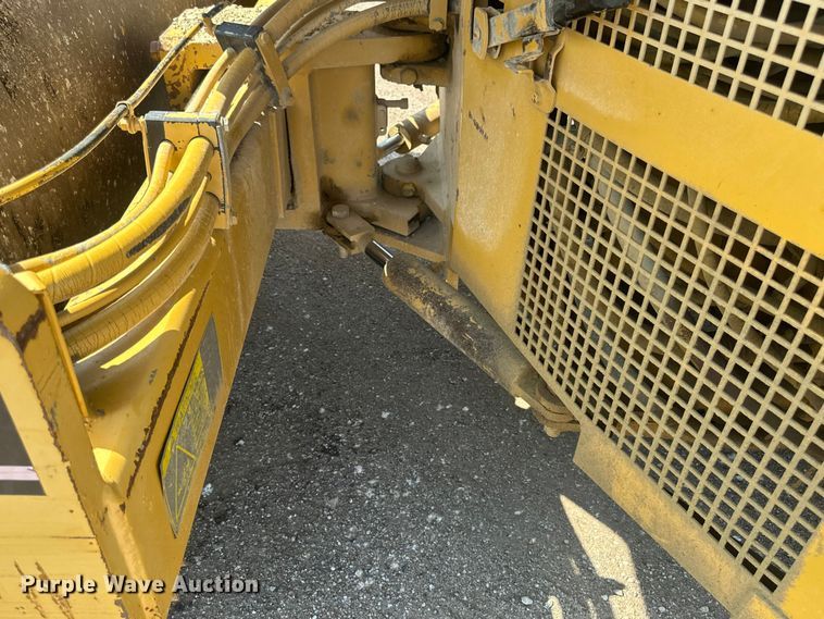 image for item EE4012 1995 Caterpillar CB-634 double drum vibratory roller