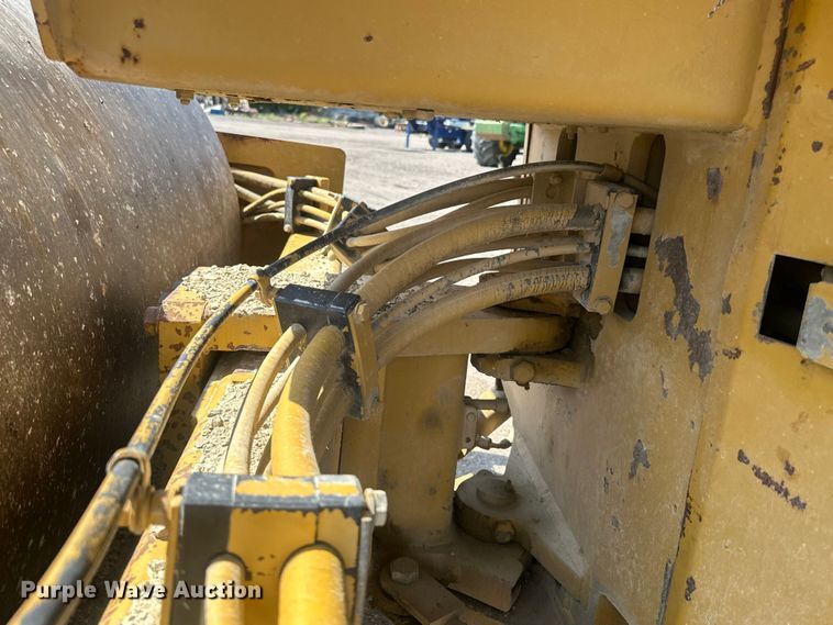image for item EE4012 1995 Caterpillar CB-634 double drum vibratory roller