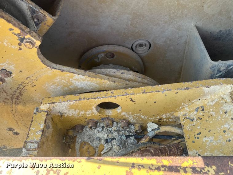 image for item EE4012 1995 Caterpillar CB-634 double drum vibratory roller