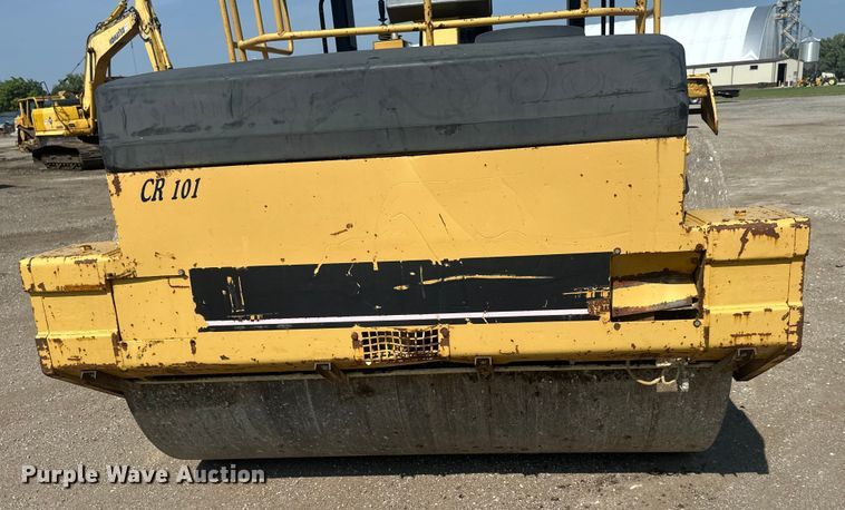 image for item EE4012 1995 Caterpillar CB-634 double drum vibratory roller