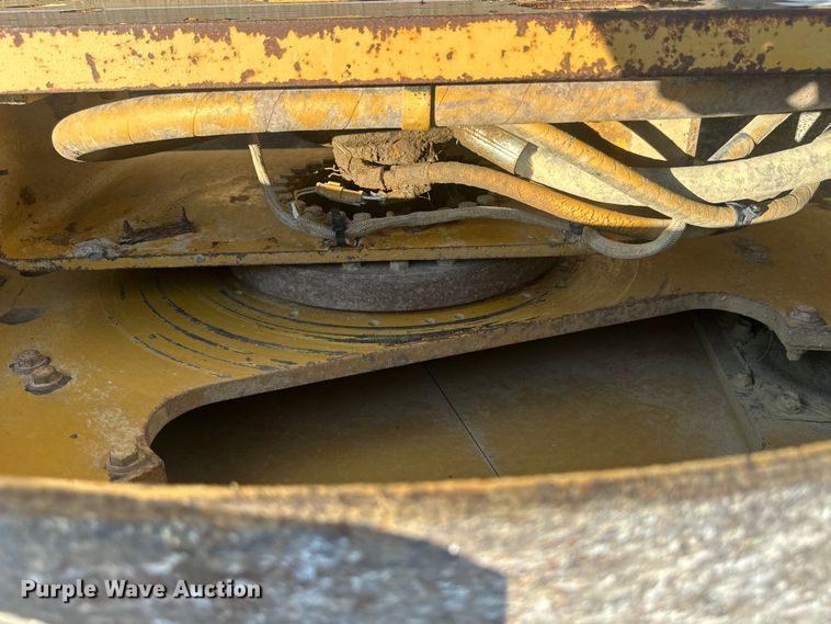 image for item EE4012 1995 Caterpillar CB-634 double drum vibratory roller