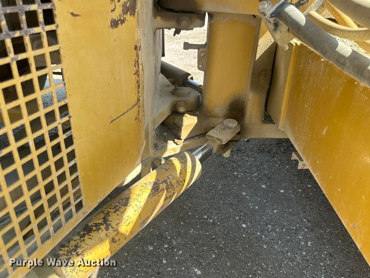 image for item EE4012 1995 Caterpillar CB-634 double drum vibratory roller