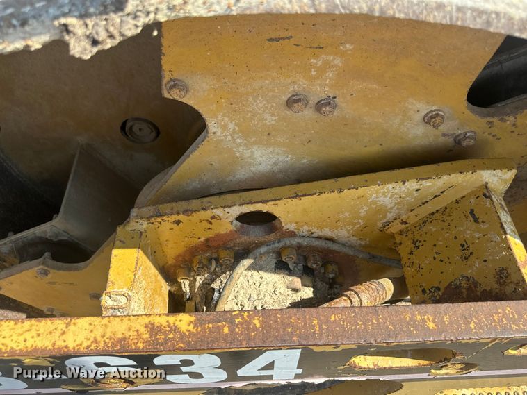 image for item EE4012 1995 Caterpillar CB-634 double drum vibratory roller