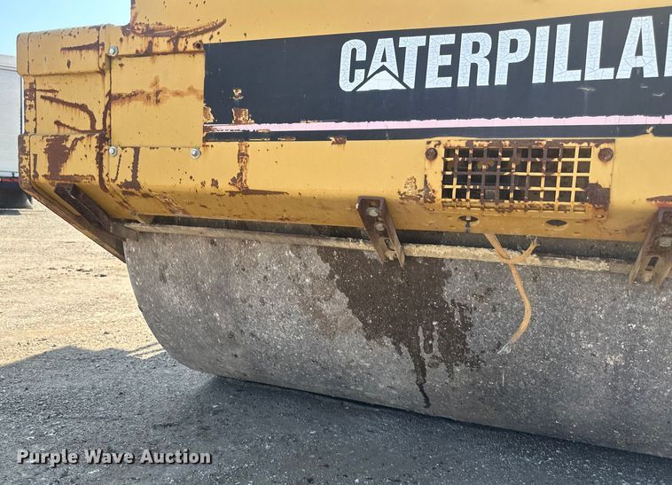 image for item EE4012 1995 Caterpillar CB-634 double drum vibratory roller
