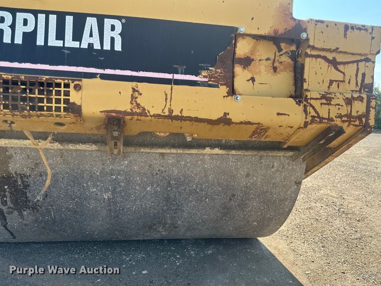 image for item EE4012 1995 Caterpillar CB-634 double drum vibratory roller