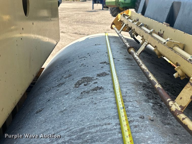 image for item EE4012 1995 Caterpillar CB-634 double drum vibratory roller