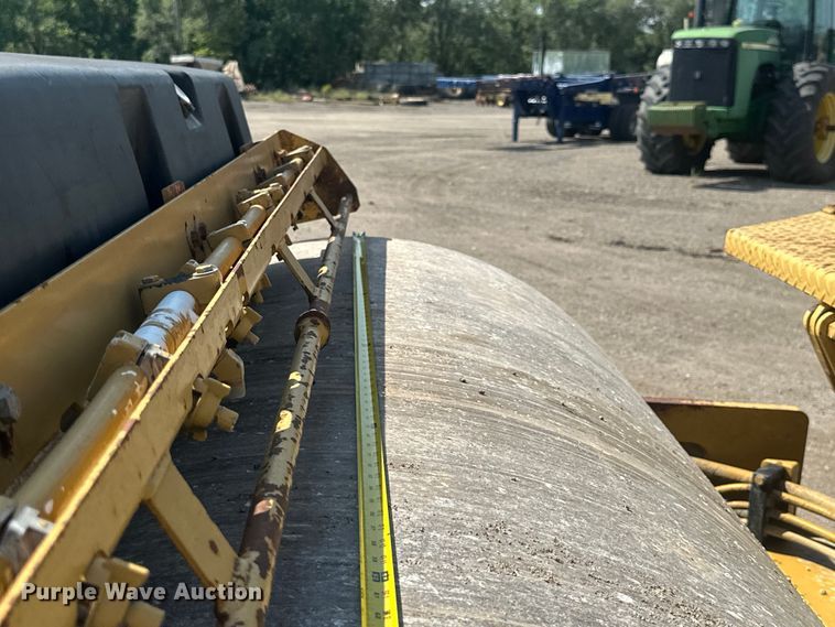 image for item EE4012 1995 Caterpillar CB-634 double drum vibratory roller