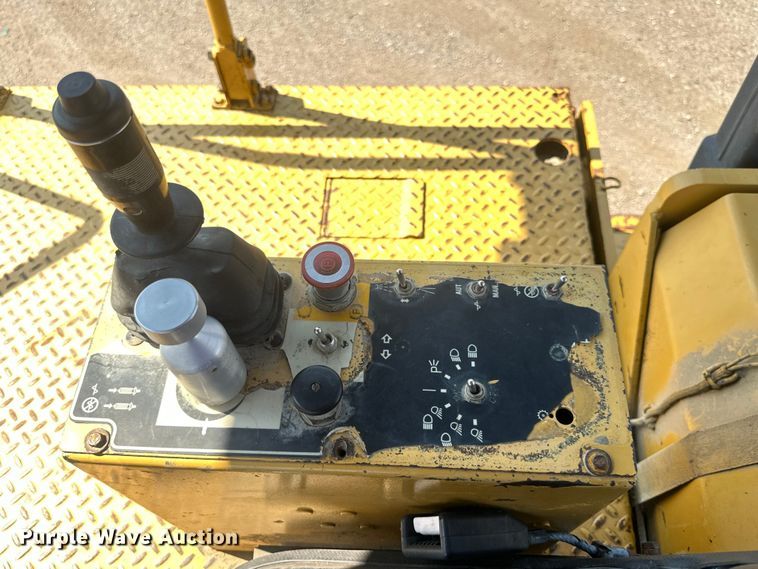 image for item EE4012 1995 Caterpillar CB-634 double drum vibratory roller