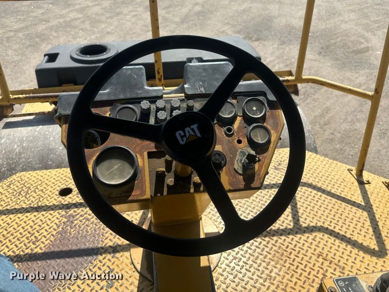 image for item EE4012 1995 Caterpillar CB-634 double drum vibratory roller
