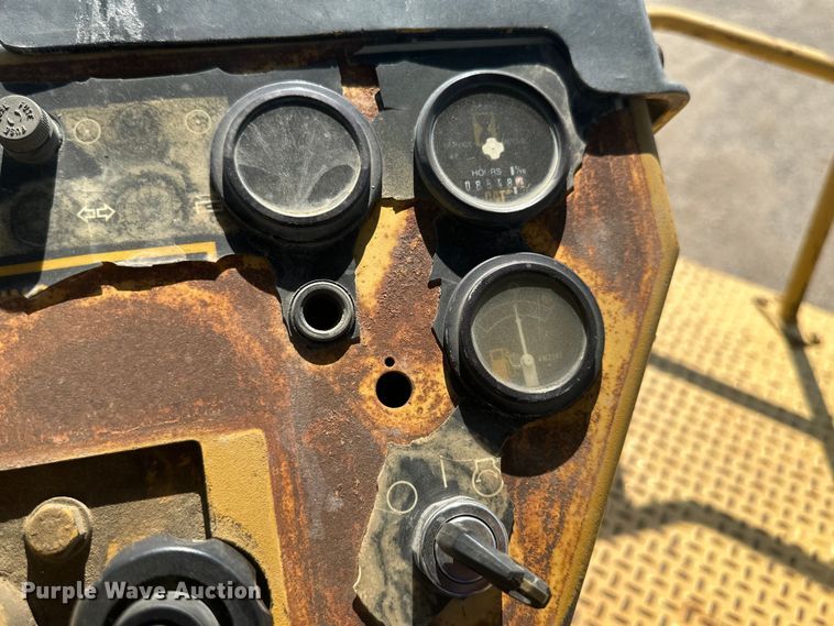 image for item EE4012 1995 Caterpillar CB-634 double drum vibratory roller