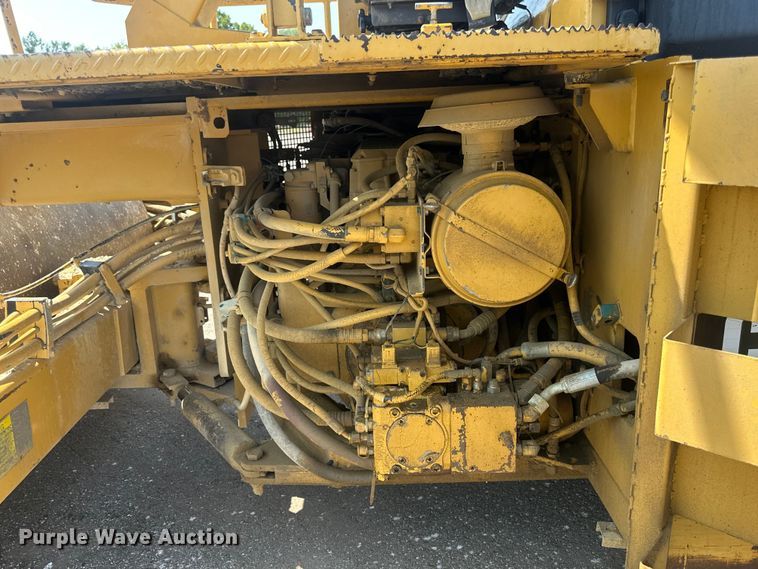 image for item EE4012 1995 Caterpillar CB-634 double drum vibratory roller