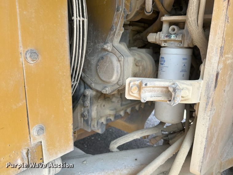 image for item EE4012 1995 Caterpillar CB-634 double drum vibratory roller