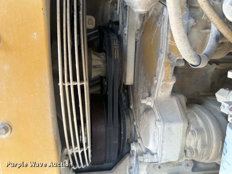 image for item EE4012 1995 Caterpillar CB-634 double drum vibratory roller