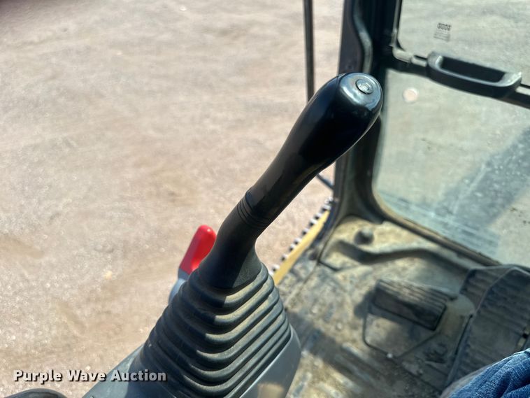 image for item EE4013 2006 Komatsu PC200LC-7 excavator