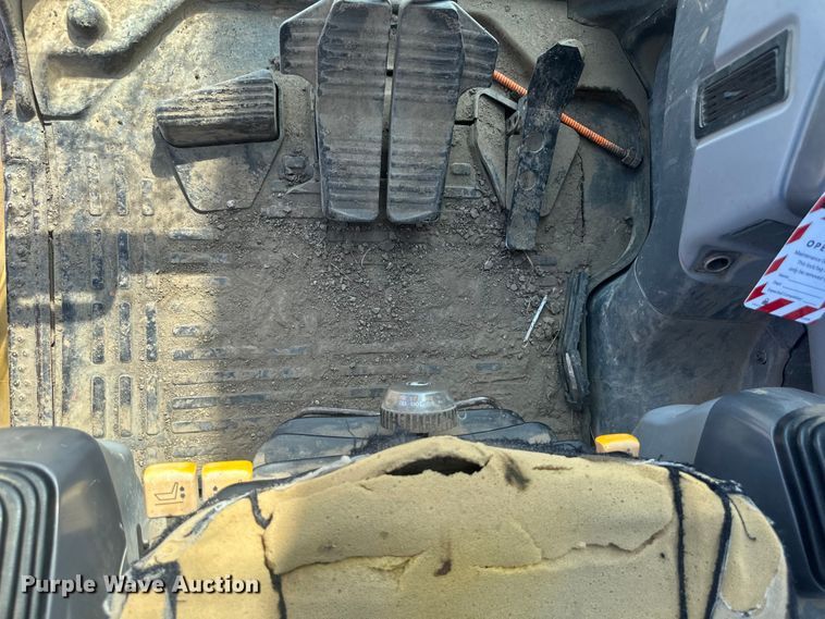 image for item EE4013 2006 Komatsu PC200LC-7 excavator