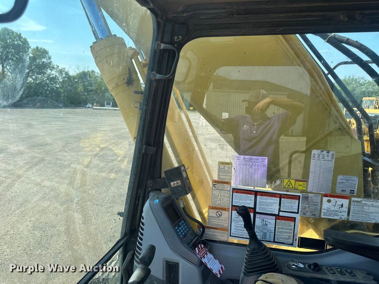 image for item EE4013 2006 Komatsu PC200LC-7 excavator