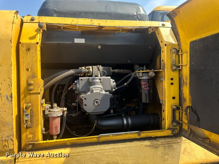 image for item EE4013 2006 Komatsu PC200LC-7 excavator