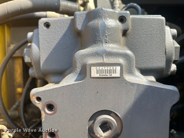 image for item EE4013 2006 Komatsu PC200LC-7 excavator
