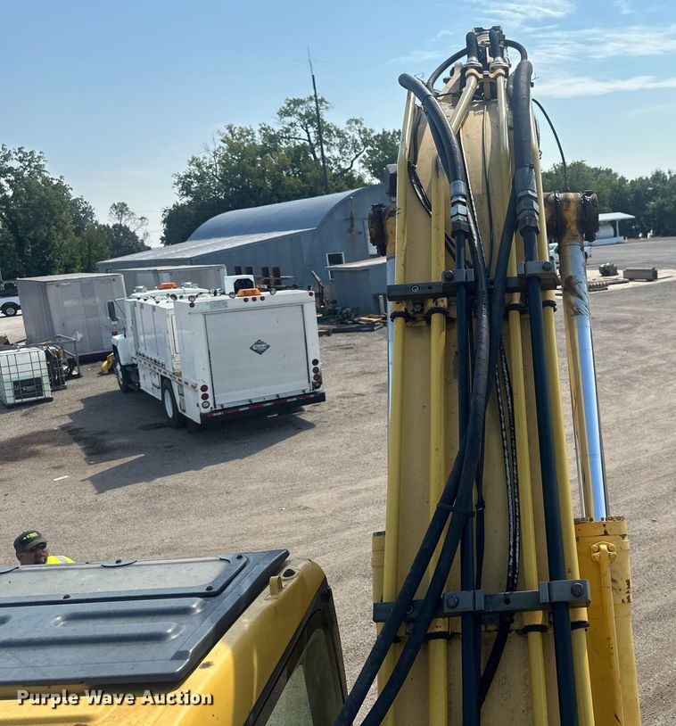 image for item EE4013 2006 Komatsu PC200LC-7 excavator