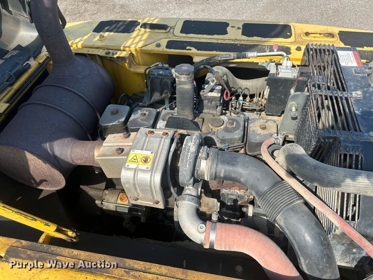 image for item EE4013 2006 Komatsu PC200LC-7 excavator