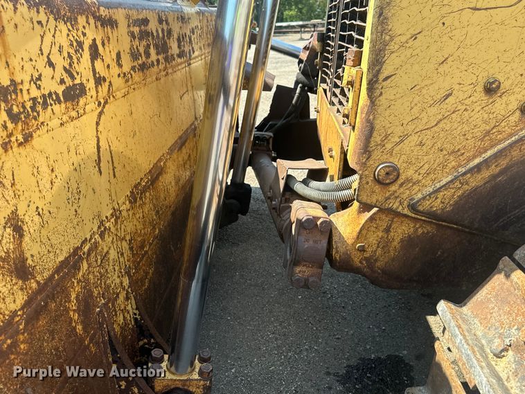 image for item EE4014 1985 Caterpillar D8L dozer