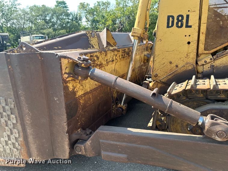 image for item EE4014 1985 Caterpillar D8L dozer