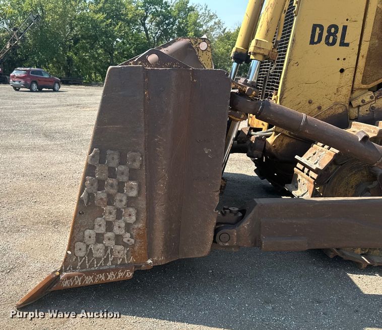 image for item EE4014 1985 Caterpillar D8L dozer