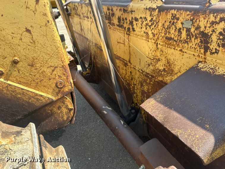 image for item EE4014 1985 Caterpillar D8L dozer