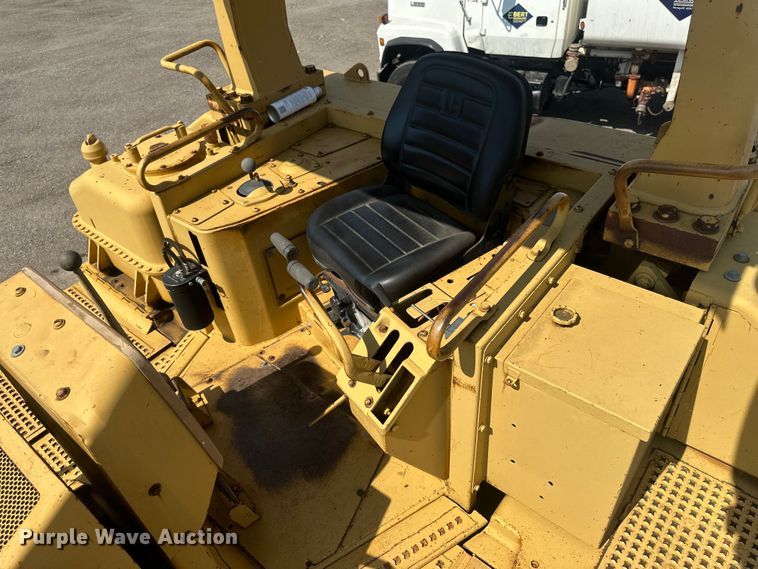 image for item EE4014 1985 Caterpillar D8L dozer