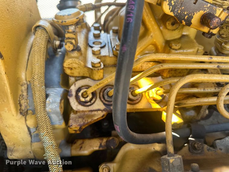 image for item EE4014 1985 Caterpillar D8L dozer