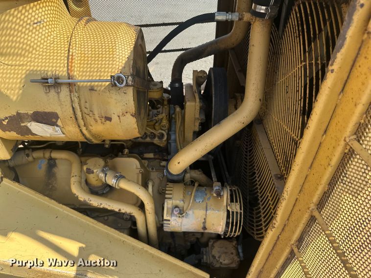 image for item EE4014 1985 Caterpillar D8L dozer