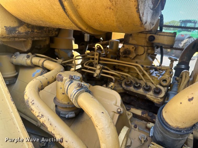 image for item EE4014 1985 Caterpillar D8L dozer