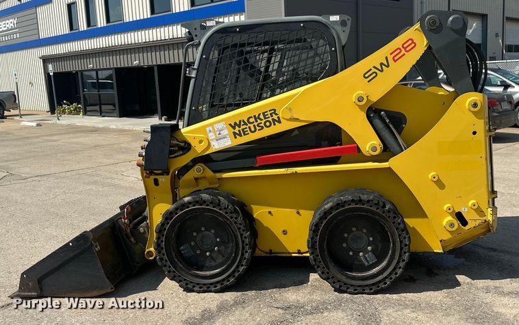 image for item EE4015 2016 Wacker Neuson SW 28 skid steer loader