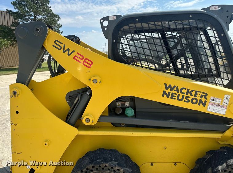 image for item EE4015 2016 Wacker Neuson SW 28 skid steer loader