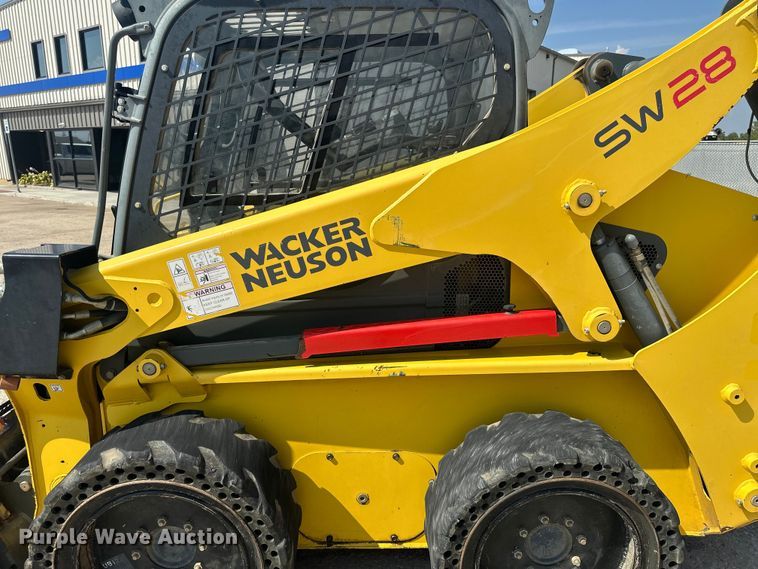 image for item EE4015 2016 Wacker Neuson SW 28 skid steer loader
