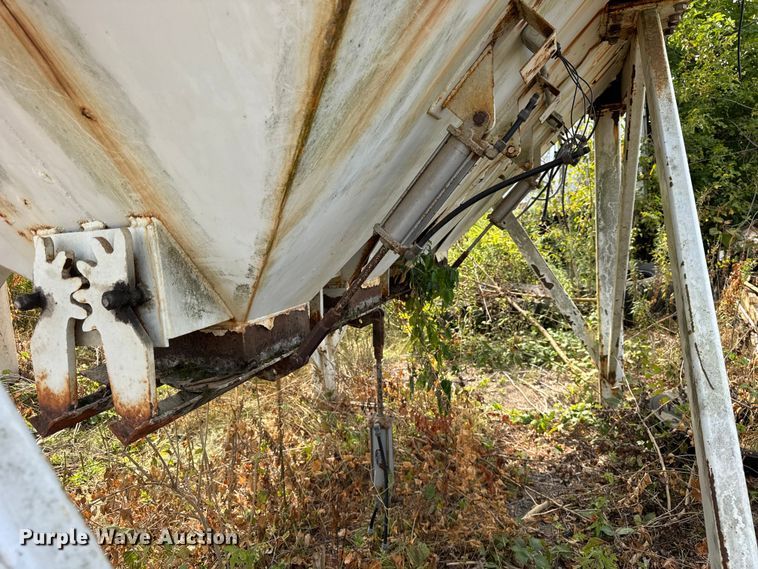 image for item EF2106 McNeilus batch plant