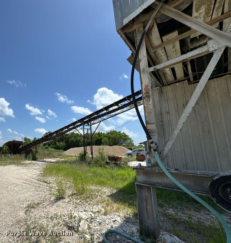 image for item EF2107 5 yard batch plant