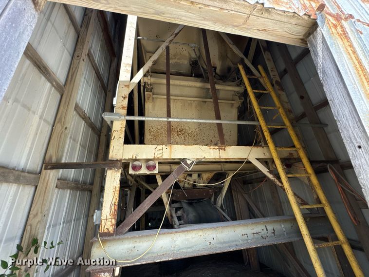 image for item EF2107 5 yard batch plant