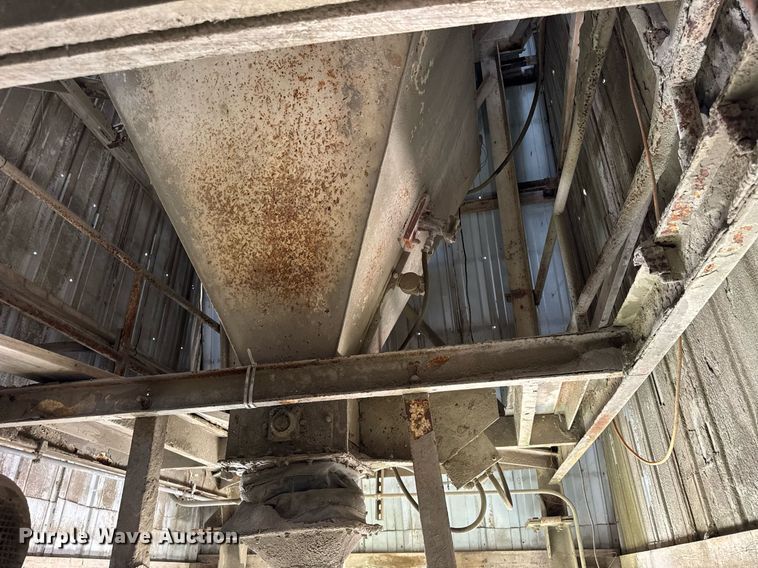 image for item EF2107 5 yard batch plant