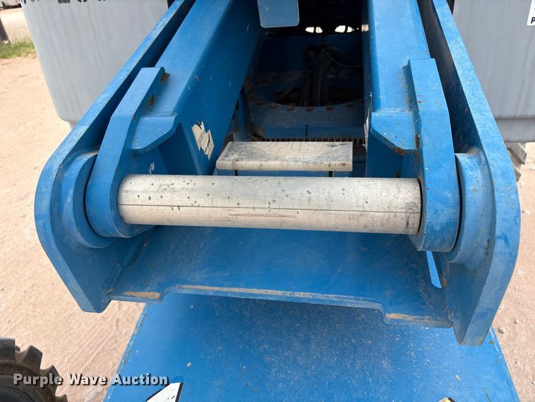image for item EF5992 2014 Genie S-65 boom lift