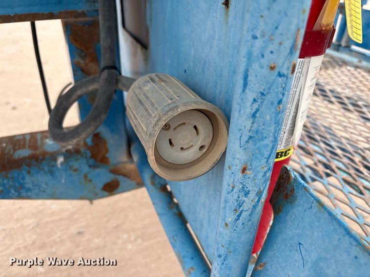 image for item EF5992 2014 Genie S-65 boom lift