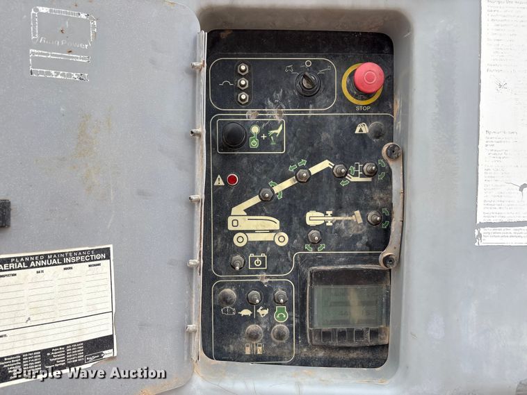 image for item EF5992 2014 Genie S-65 boom lift