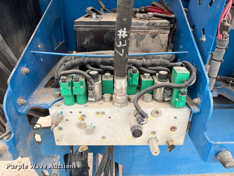 image for item EF5992 2014 Genie S-65 boom lift