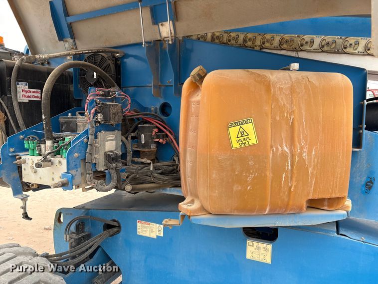 image for item EF5992 2014 Genie S-65 boom lift