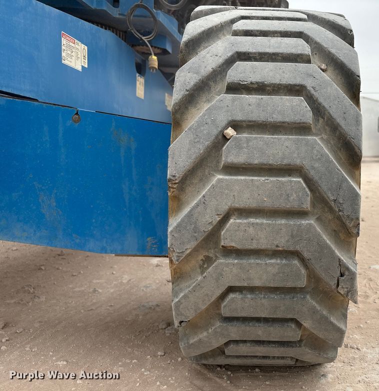 image for item EF5992 2014 Genie S-65 boom lift