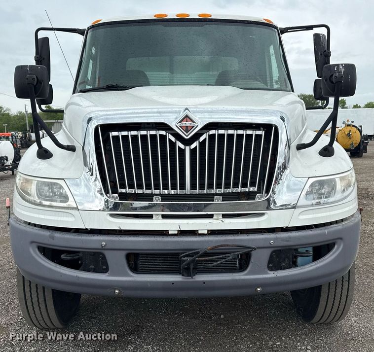 image for item EG5803 2012 International 4400 utility / service truck