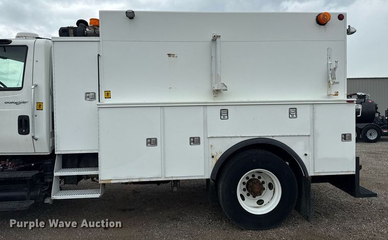 image for item EG5803 2012 International 4400 utility / service truck