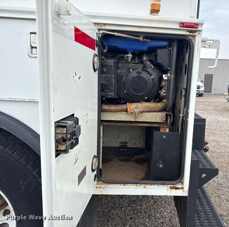 image for item EG5803 2012 International 4400 utility / service truck