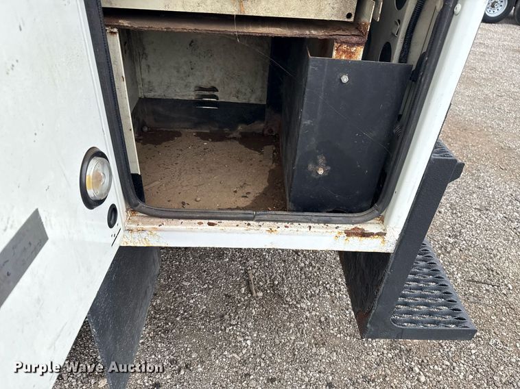 image for item EG5803 2012 International 4400 utility / service truck